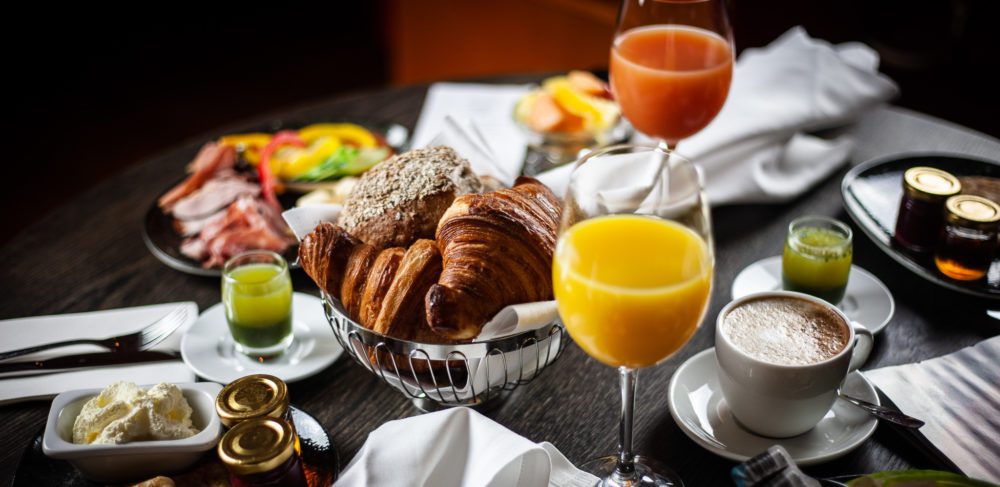Hotellfrukost